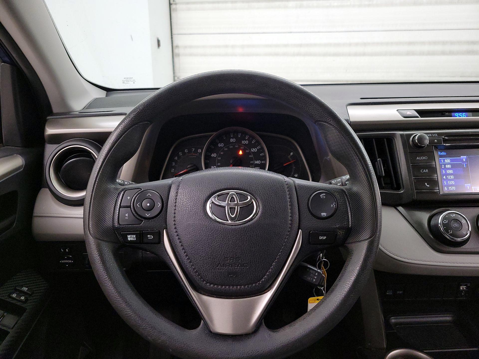 Thumbnail: 2015 Toyota RAV4 - 10
