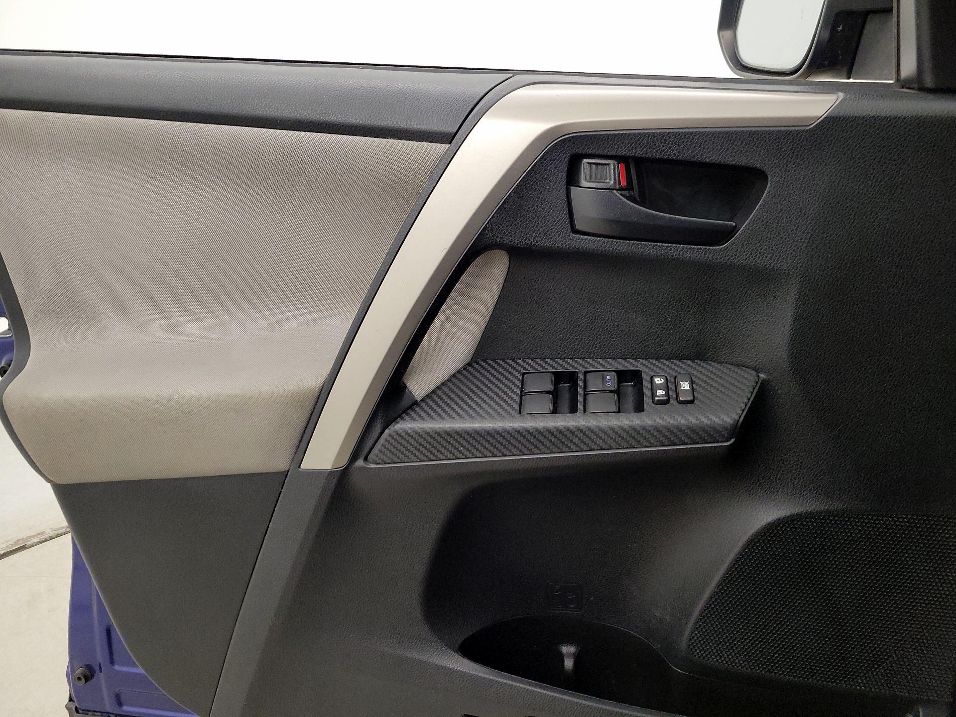 Thumbnail: 2015 Toyota RAV4 - 12