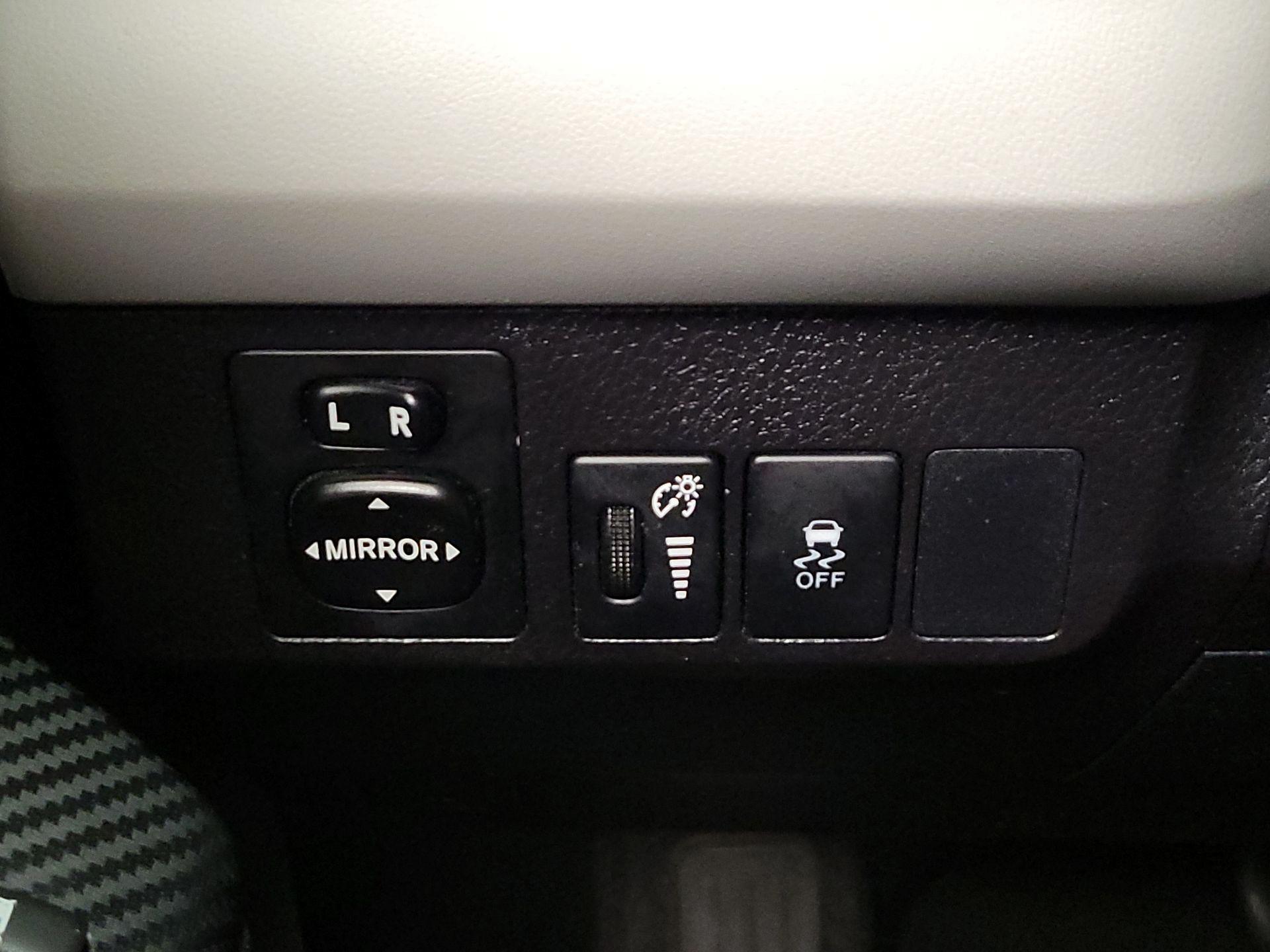 Thumbnail: 2015 Toyota RAV4 - 13