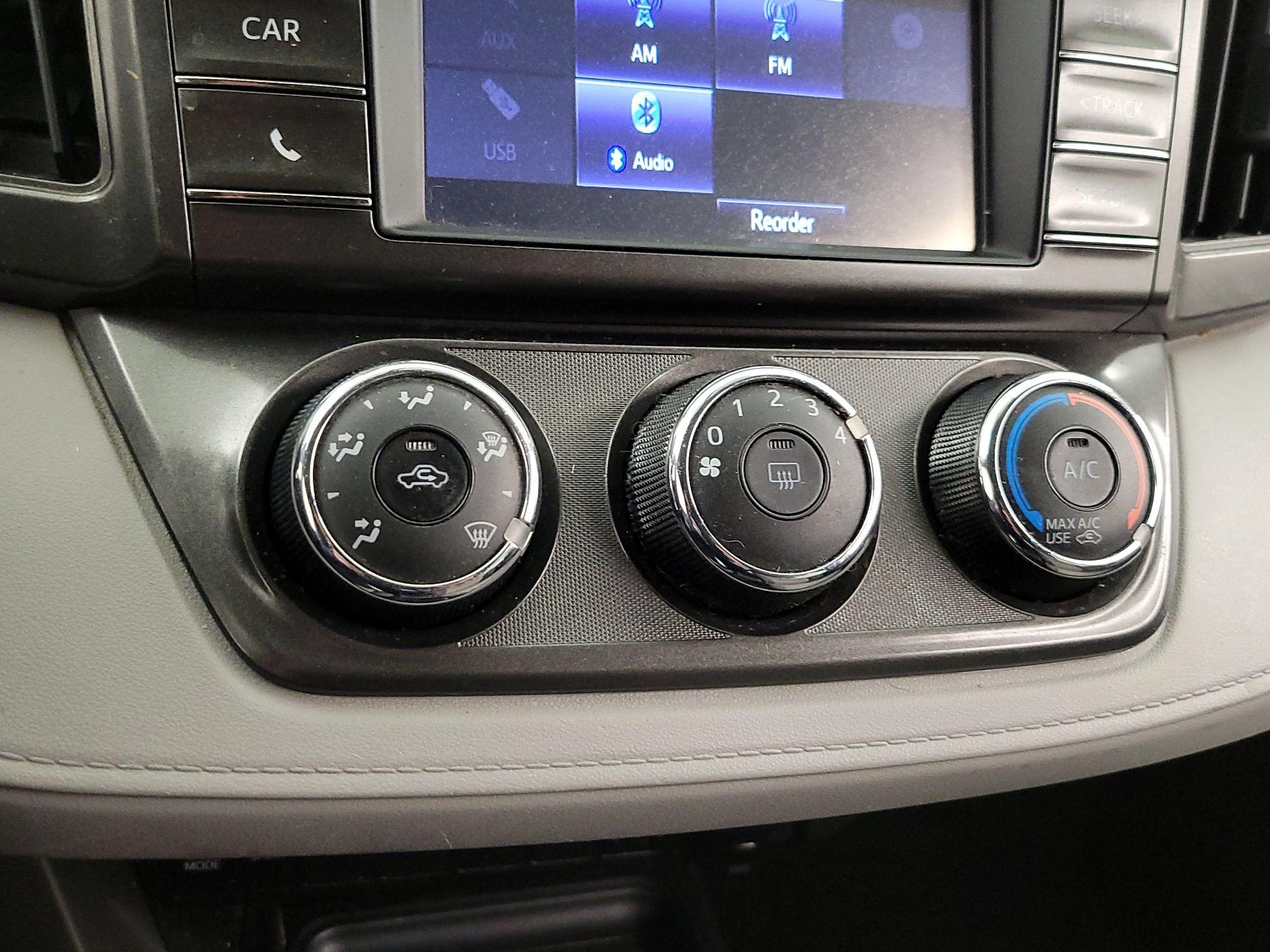 Thumbnail: 2015 Toyota RAV4 - 16