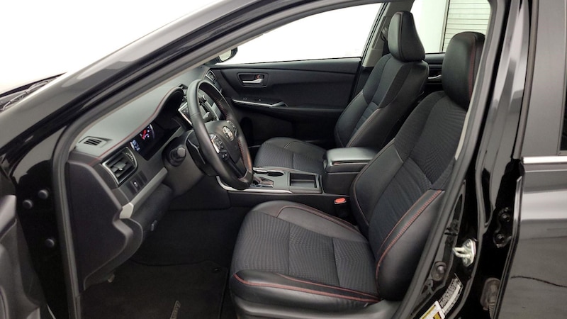 2015 Toyota Camry SE 11