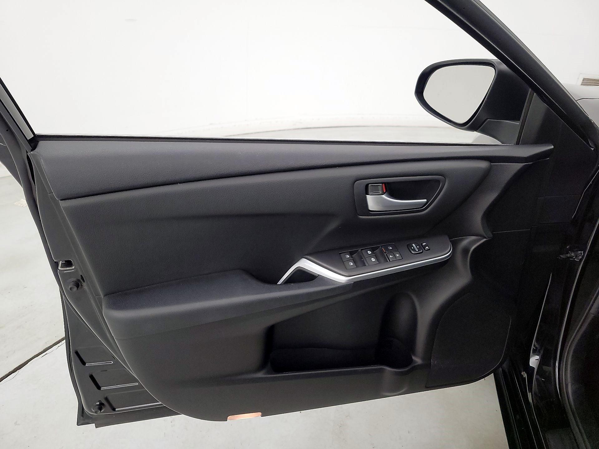 Thumbnail: 2015 Toyota Camry - 12