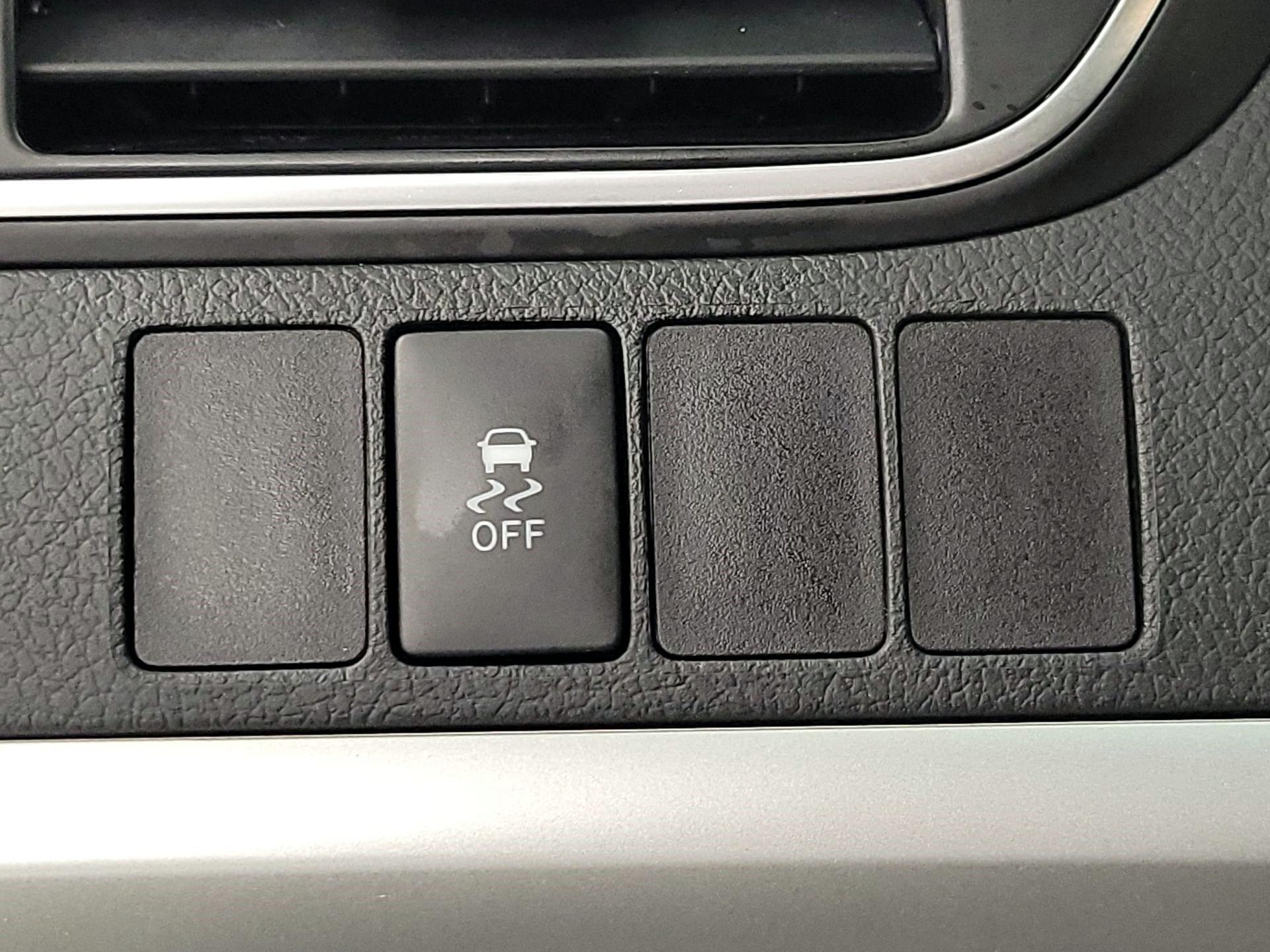 Thumbnail: 2015 Toyota Camry - 13