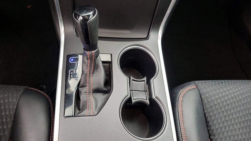 2015 Toyota Camry SE 17