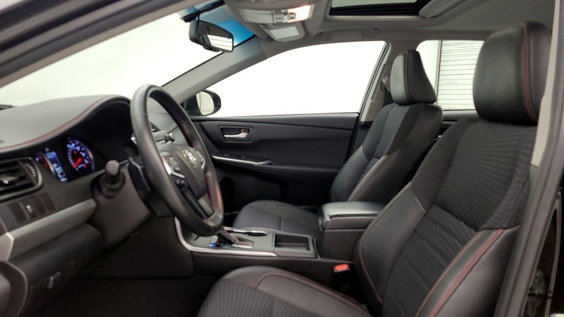 2015 Toyota Camry SE 19