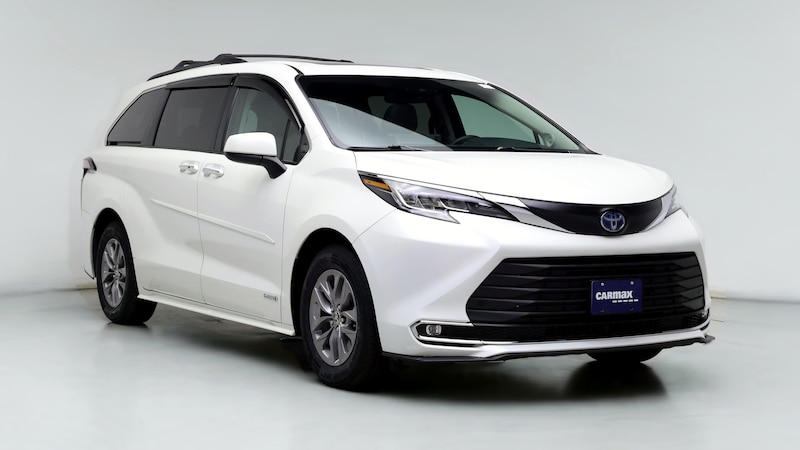 2021 Toyota Sienna XLE Hero Image