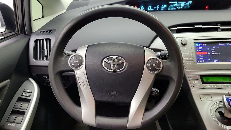 2015 Toyota Prius Two 10