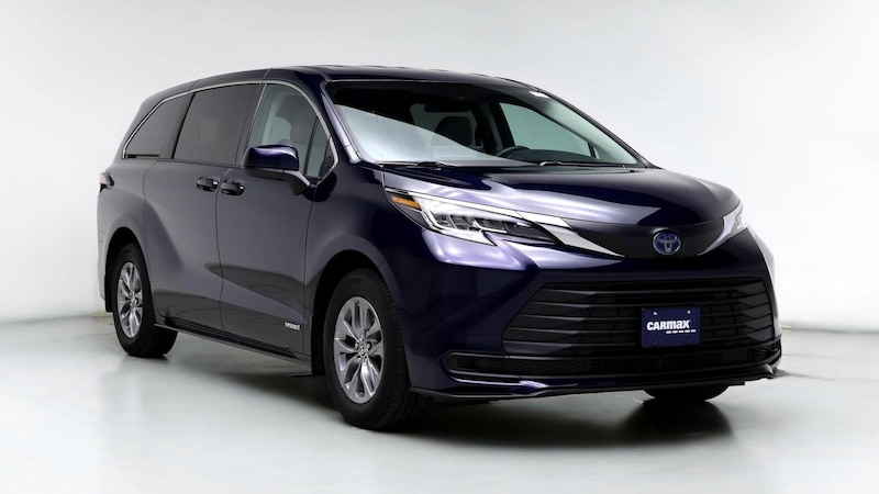 2021 Toyota Sienna LE Hero Image