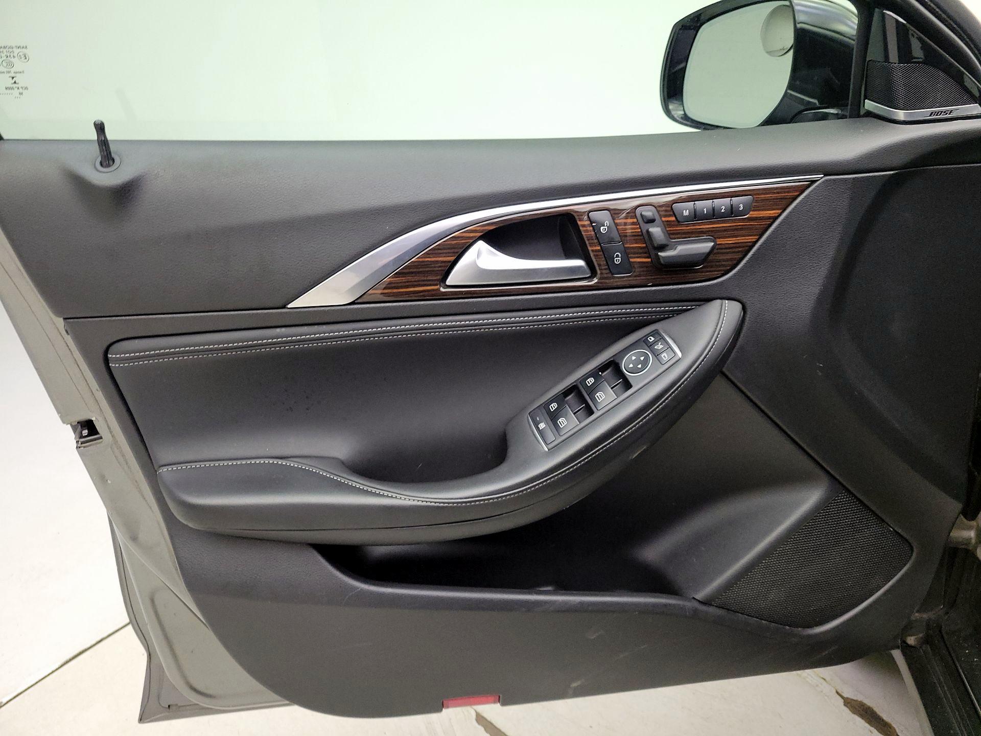 Thumbnail: 2017 INFINITI QX30 - 12