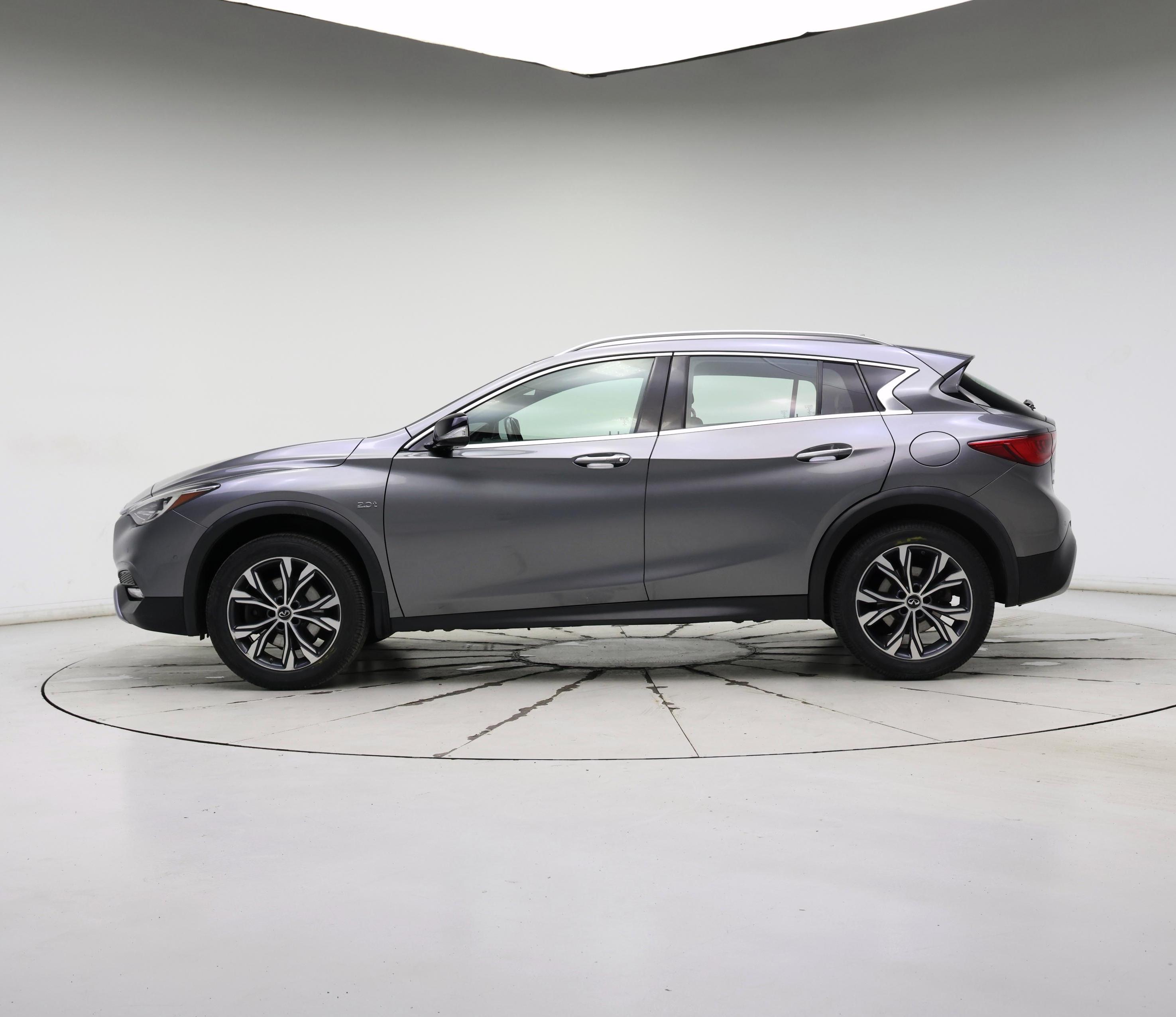 Thumbnail: 2017 INFINITI QX30 - 3
