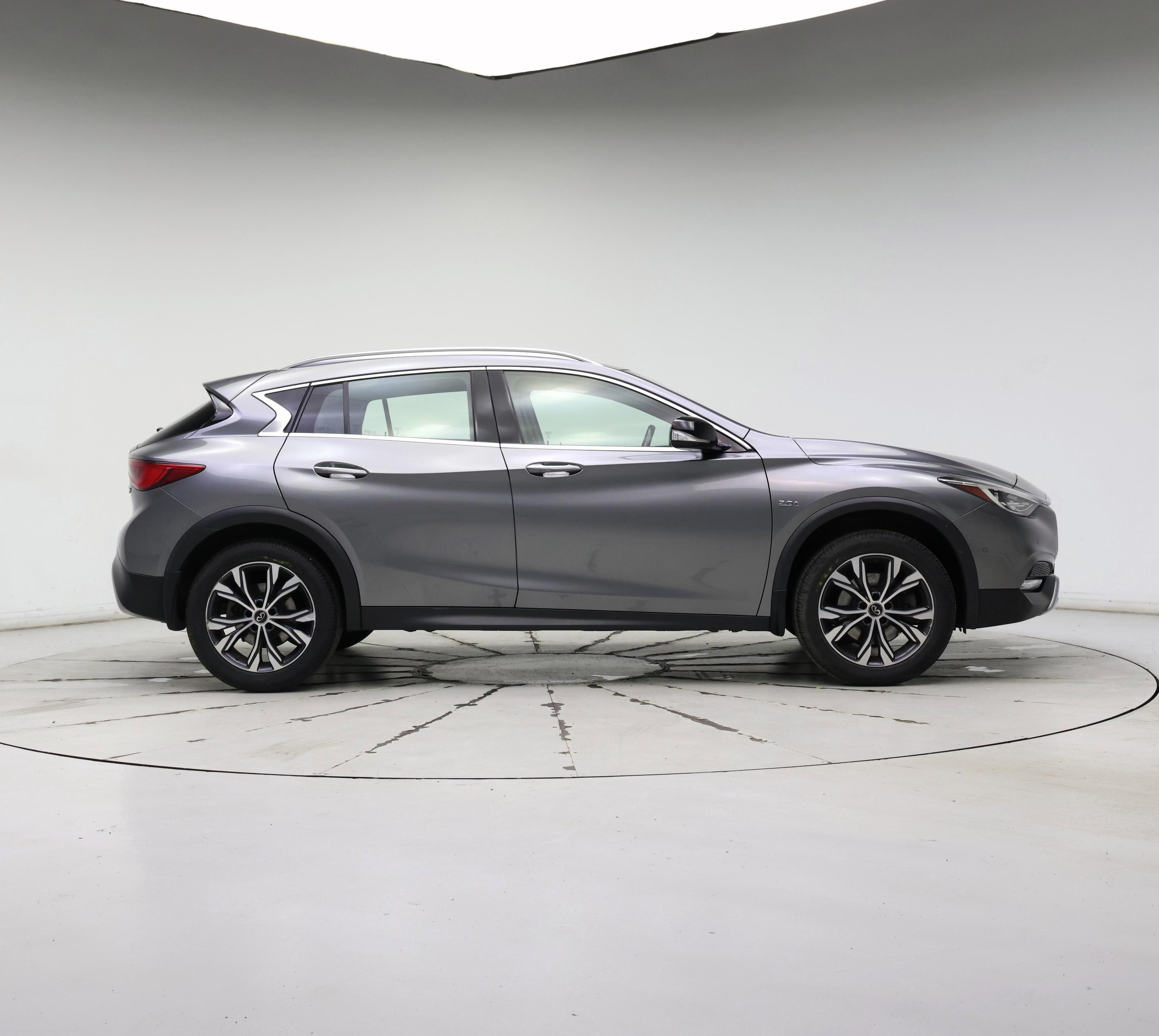 Thumbnail: 2017 INFINITI QX30 - 7