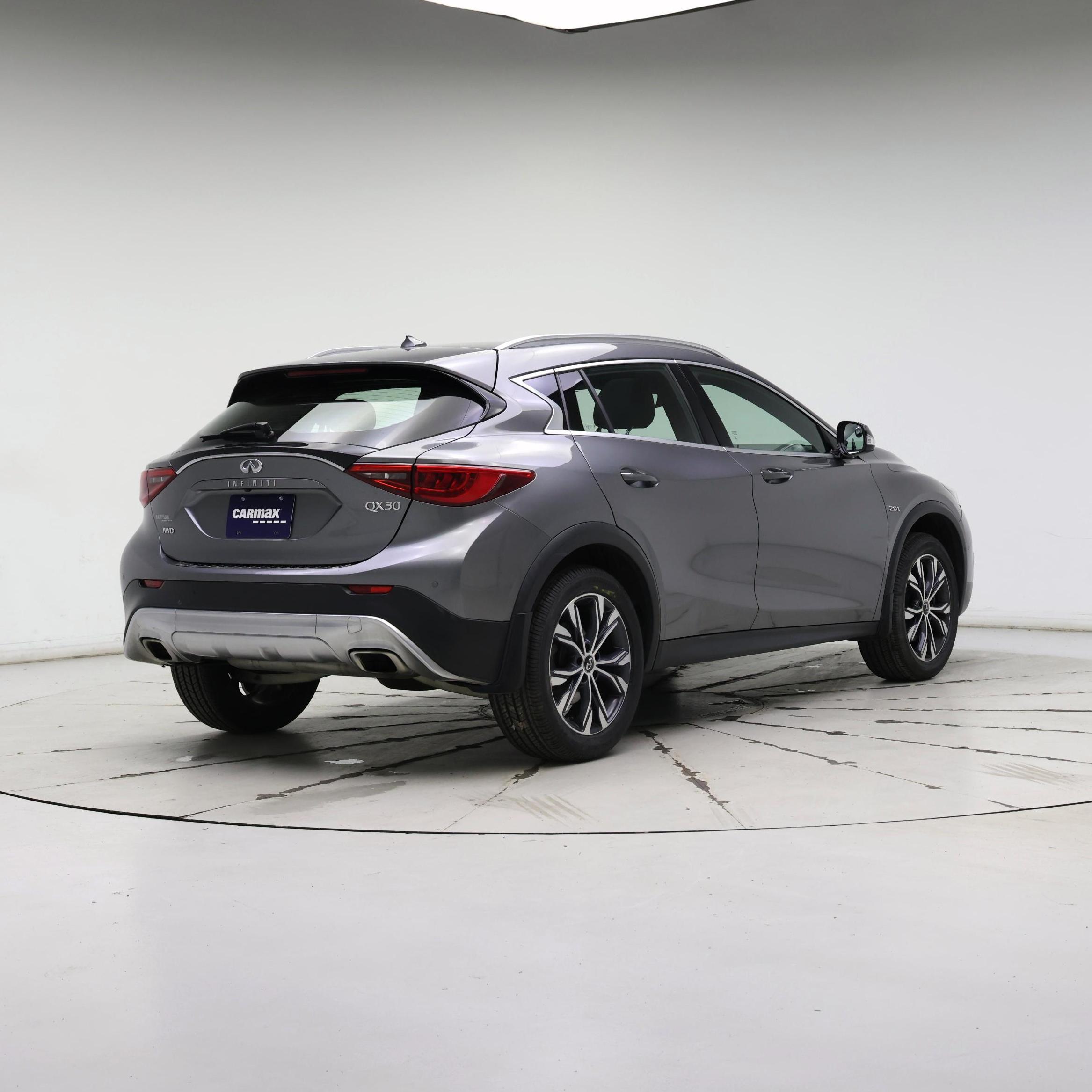 Thumbnail: 2017 INFINITI QX30 - 8