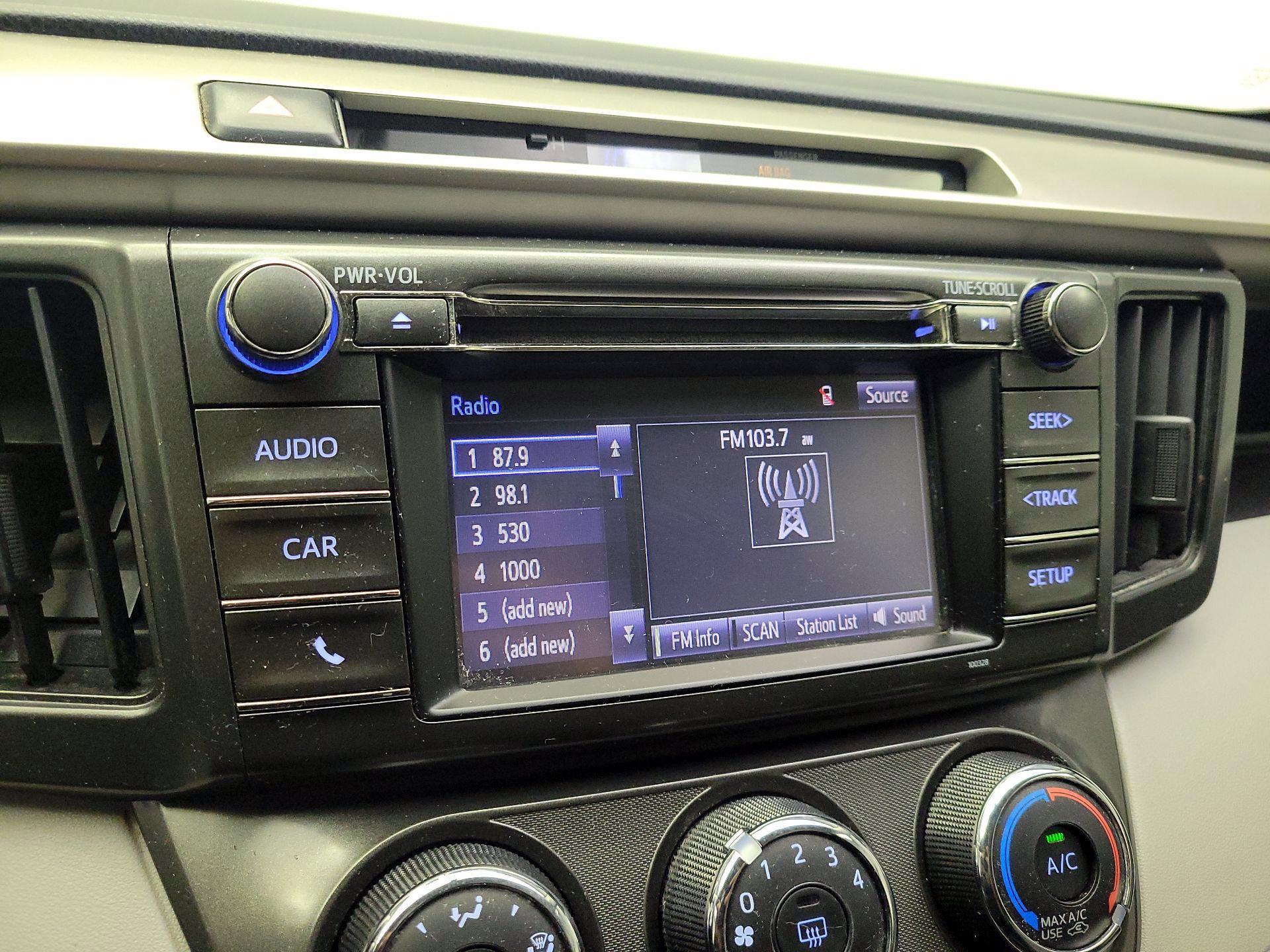 Thumbnail: 2015 Toyota RAV4 - 15