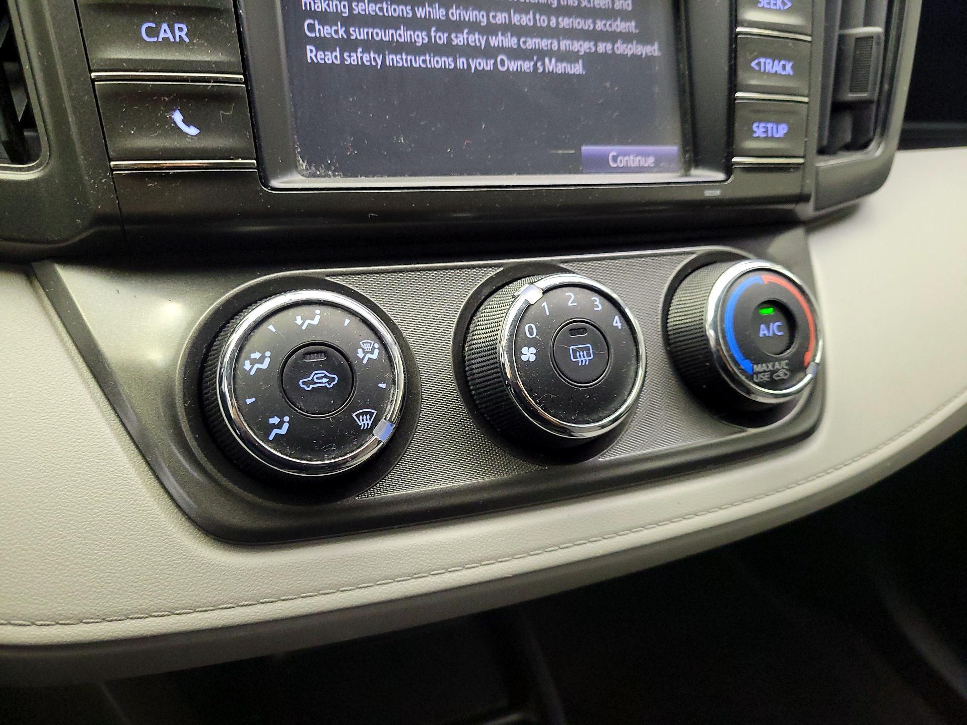 Thumbnail: 2015 Toyota RAV4 - 16