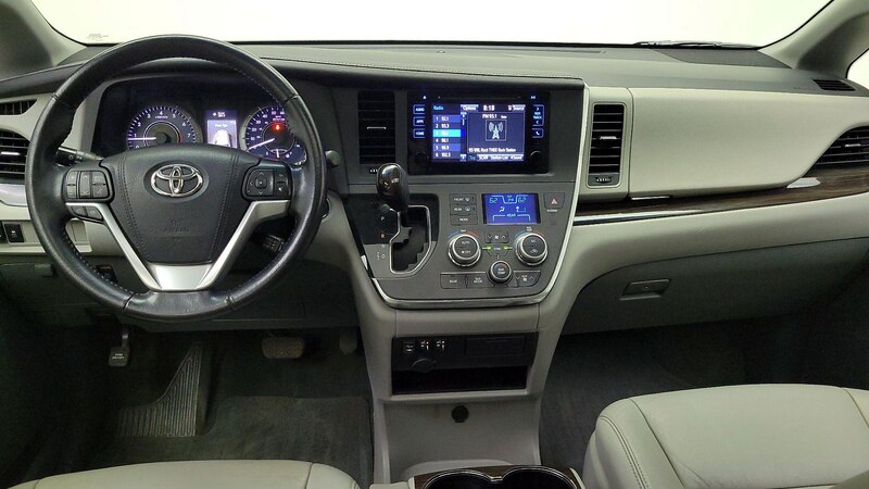 2015 Toyota Sienna XLE 9