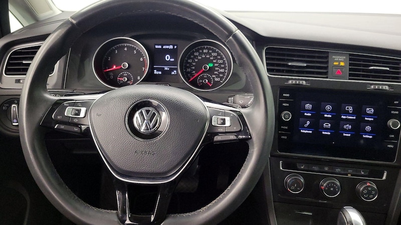 2019 Volkswagen Golf SE 10