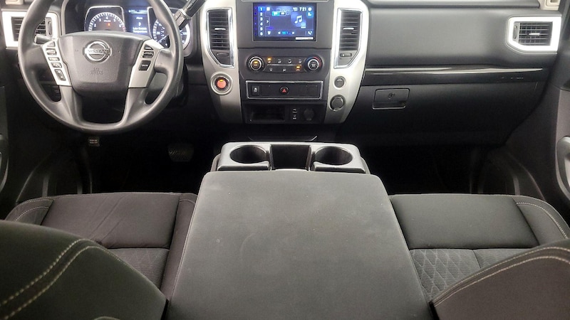 2017 Nissan Titan SV 9