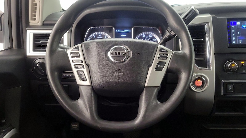 2017 Nissan Titan SV 10