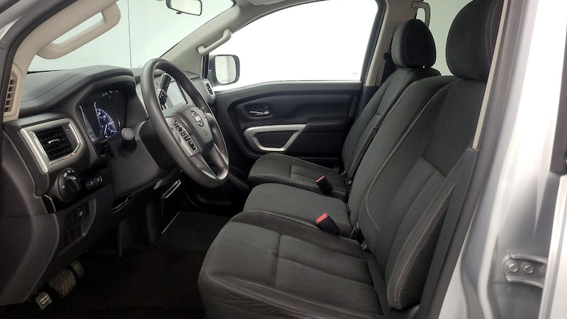 2017 Nissan Titan SV 11