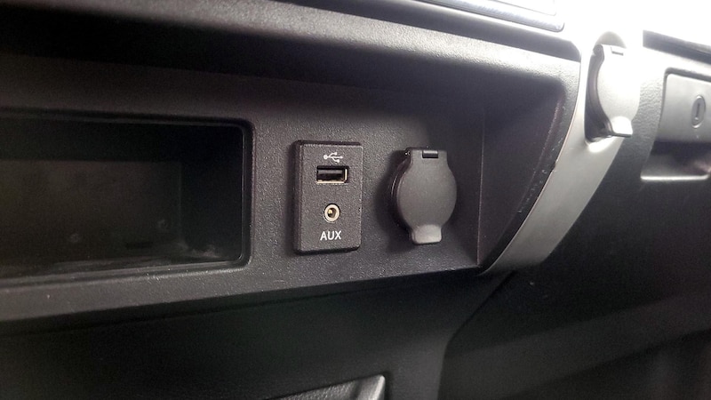 2017 Nissan Titan SV 18