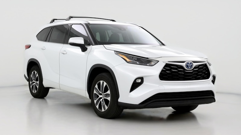 2022 Toyota Highlander XLE Hero Image