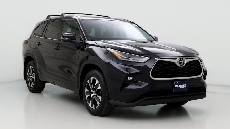 2022 Toyota Highlander XLE Hero Image