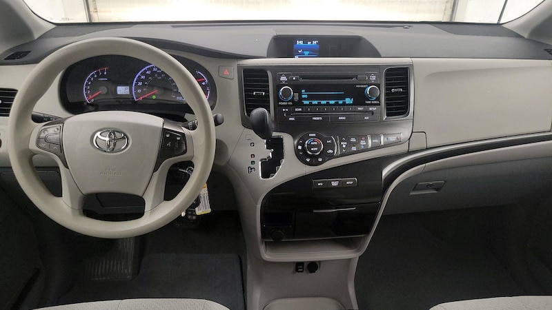 2014 Toyota Sienna LE 9