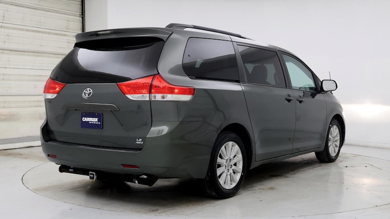 2014 Toyota Sienna LE 8