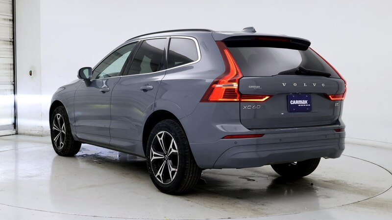 2022 Volvo XC60 B5 Momentum 2