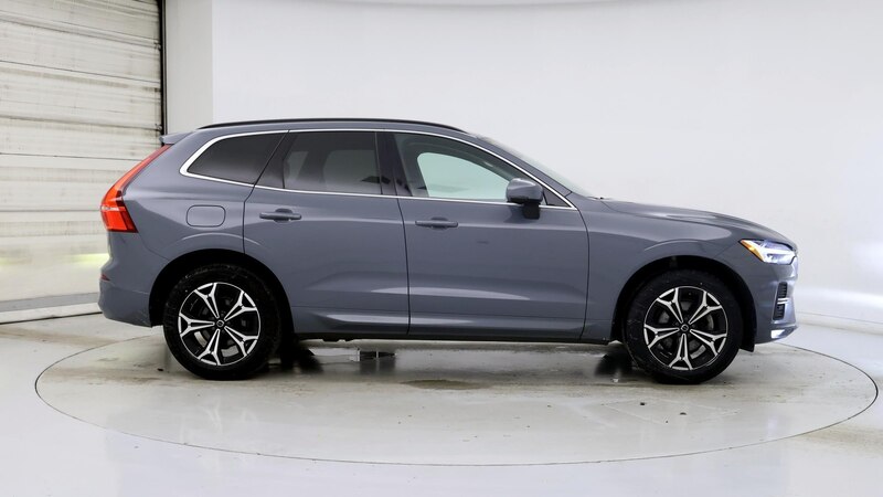 2022 Volvo XC60 B5 Momentum 7