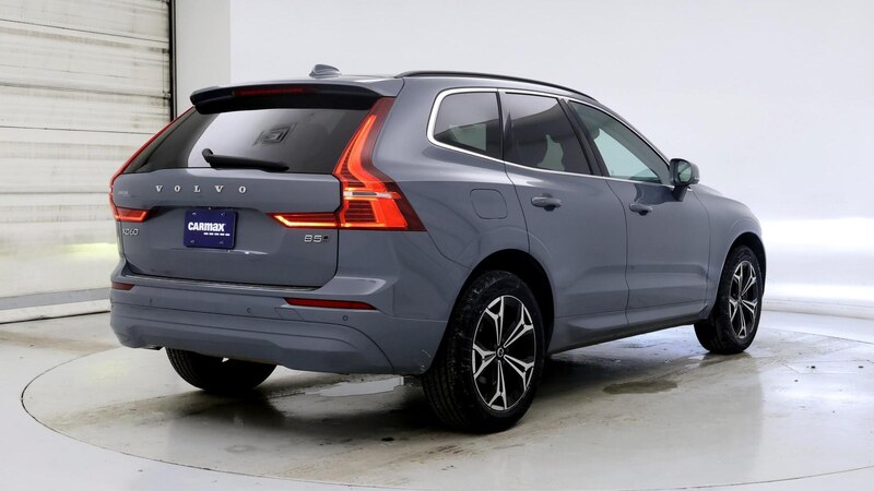 2022 Volvo XC60 B5 Momentum 8