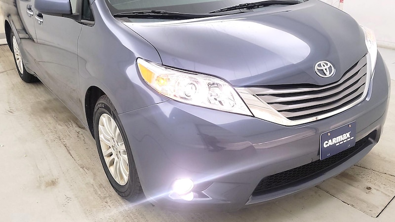 2015 Toyota Sienna XLE Hero Image