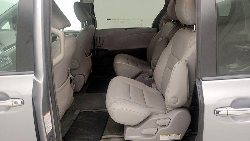 2015 Toyota Sienna XLE Premium 21