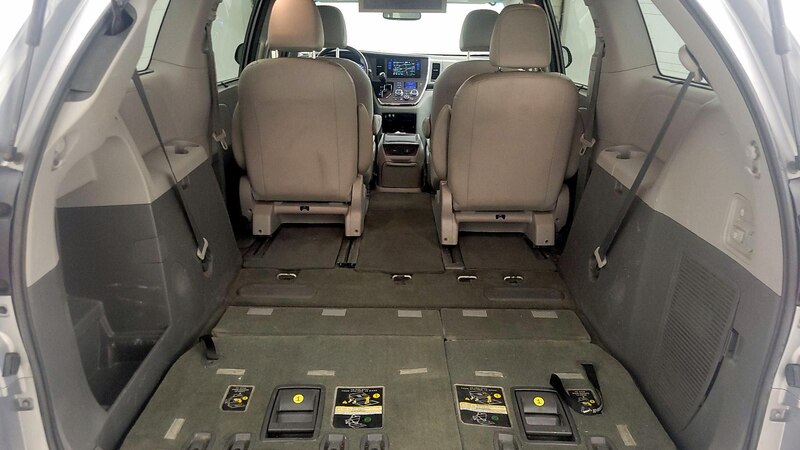 2015 Toyota Sienna XLE Premium 24