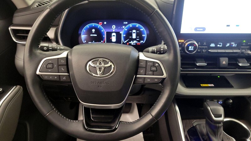 2023 Toyota Highlander Limited 10