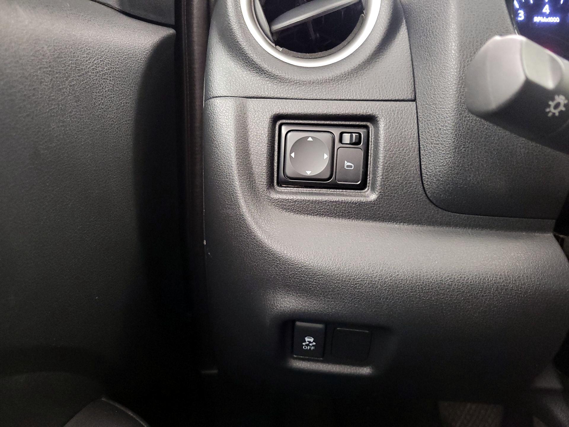Thumbnail: 2014 Nissan Versa - 13