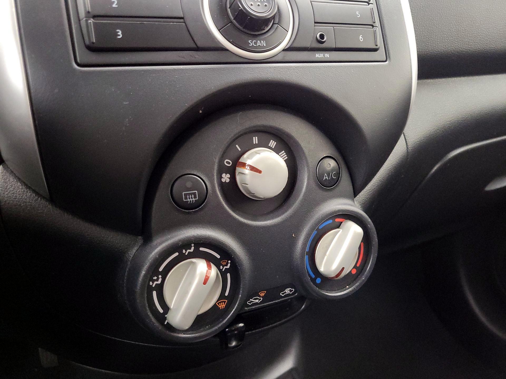 Thumbnail: 2014 Nissan Versa - 15