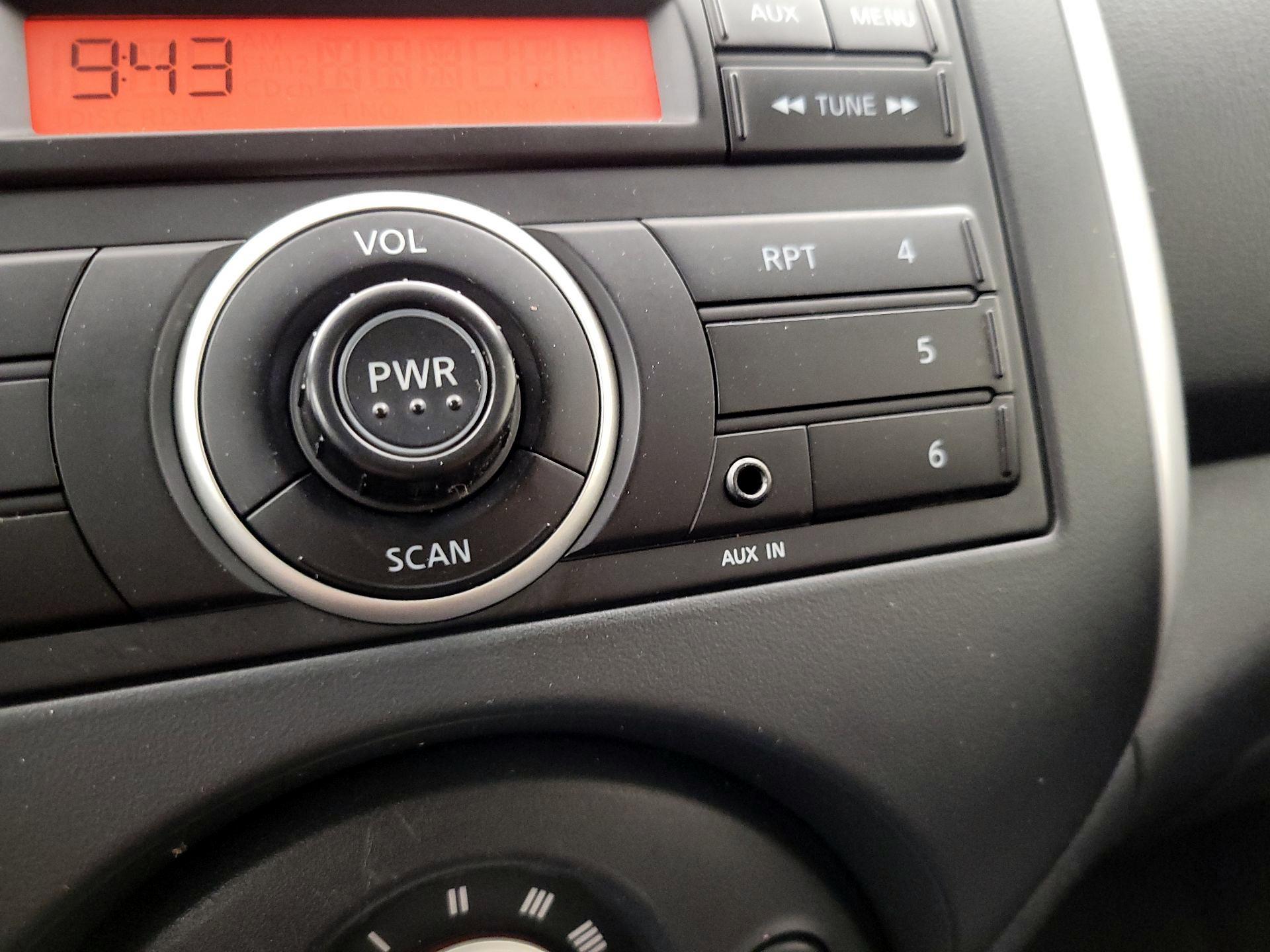 Thumbnail: 2014 Nissan Versa - 17