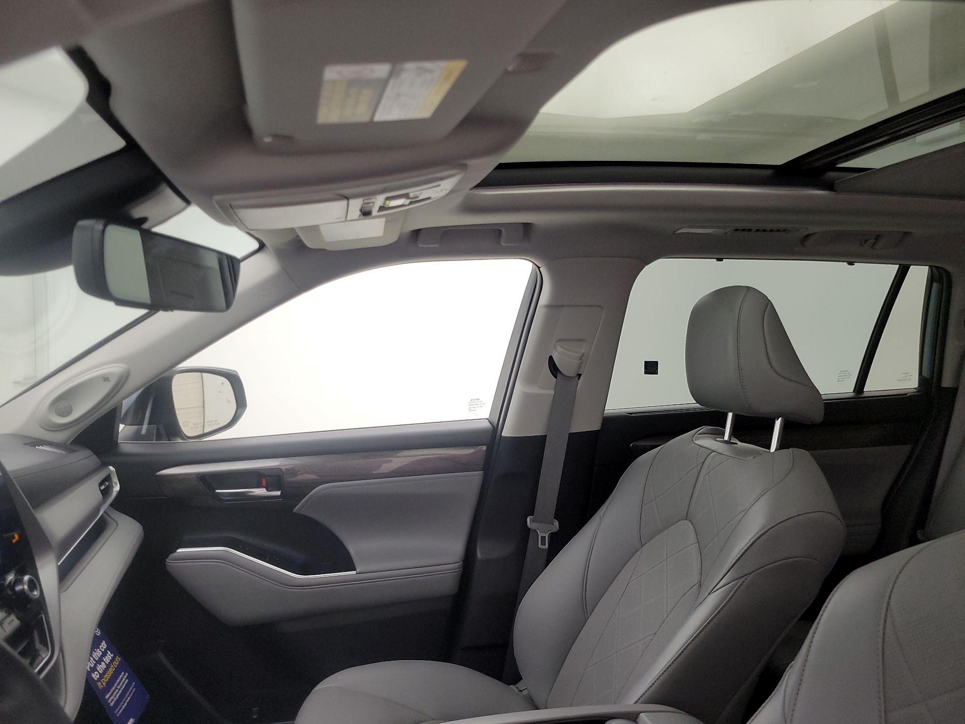 Thumbnail: 2022 Toyota Highlander - 20