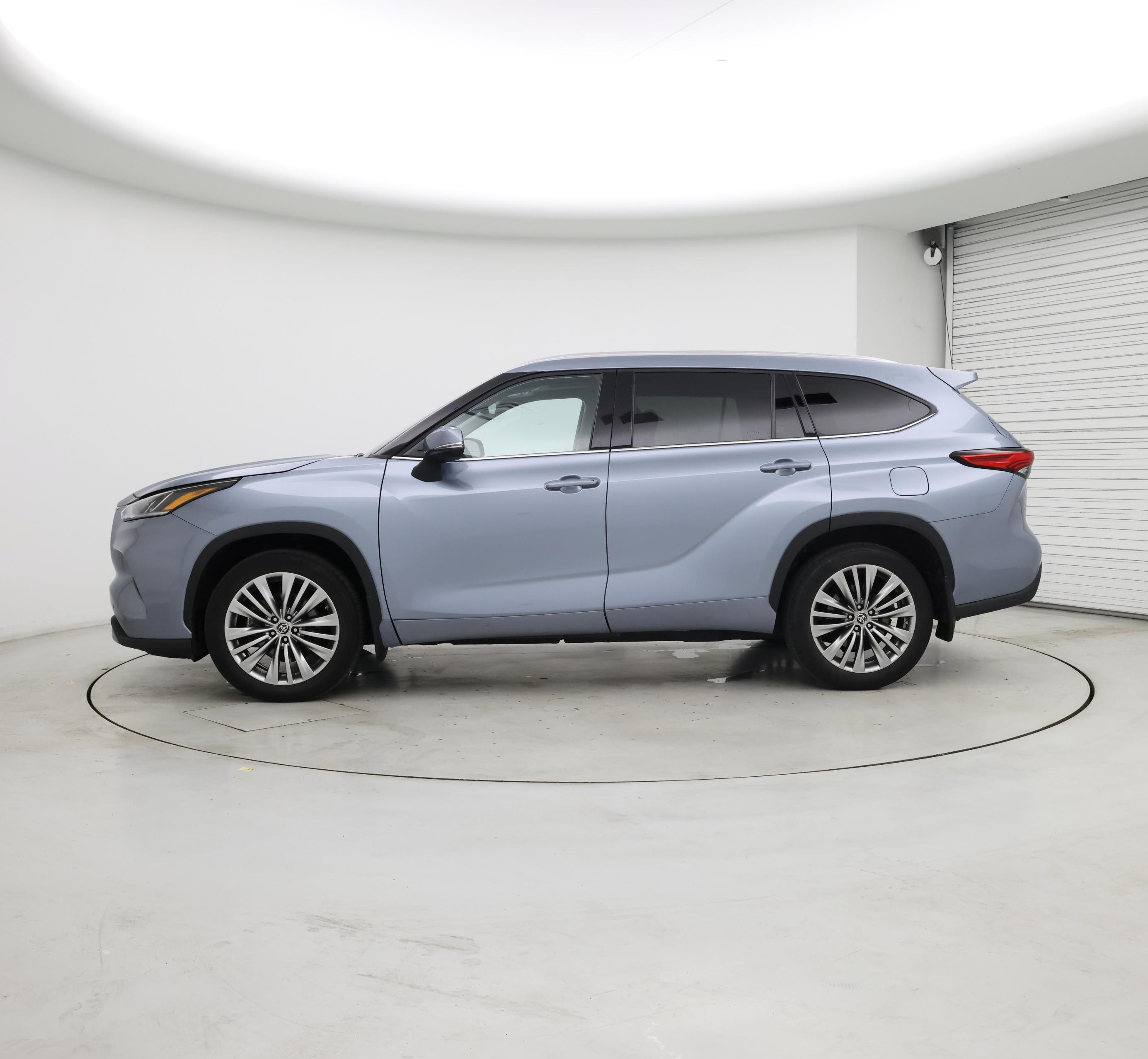 Thumbnail: 2022 Toyota Highlander - 3