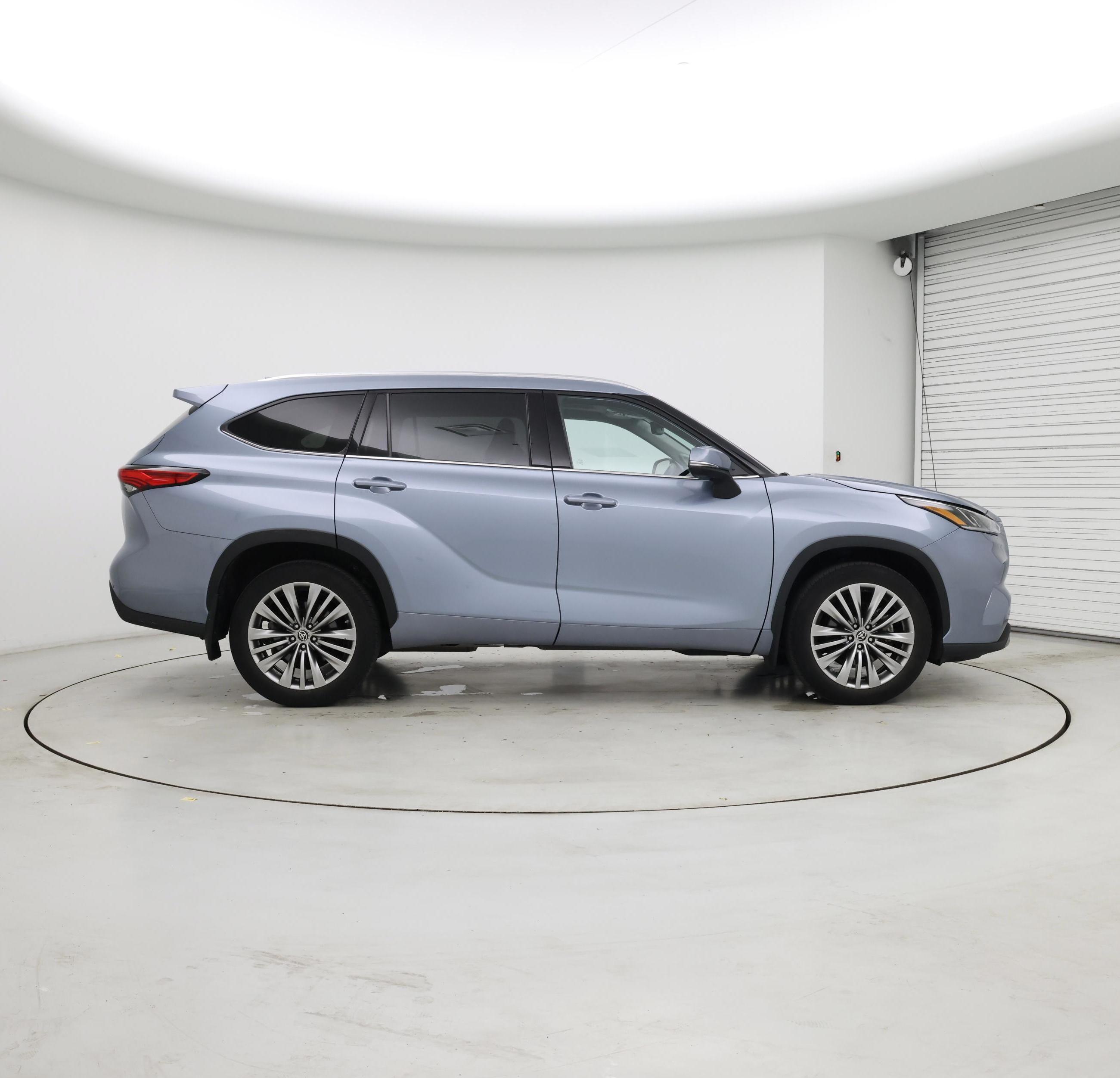 Thumbnail: 2022 Toyota Highlander - 7