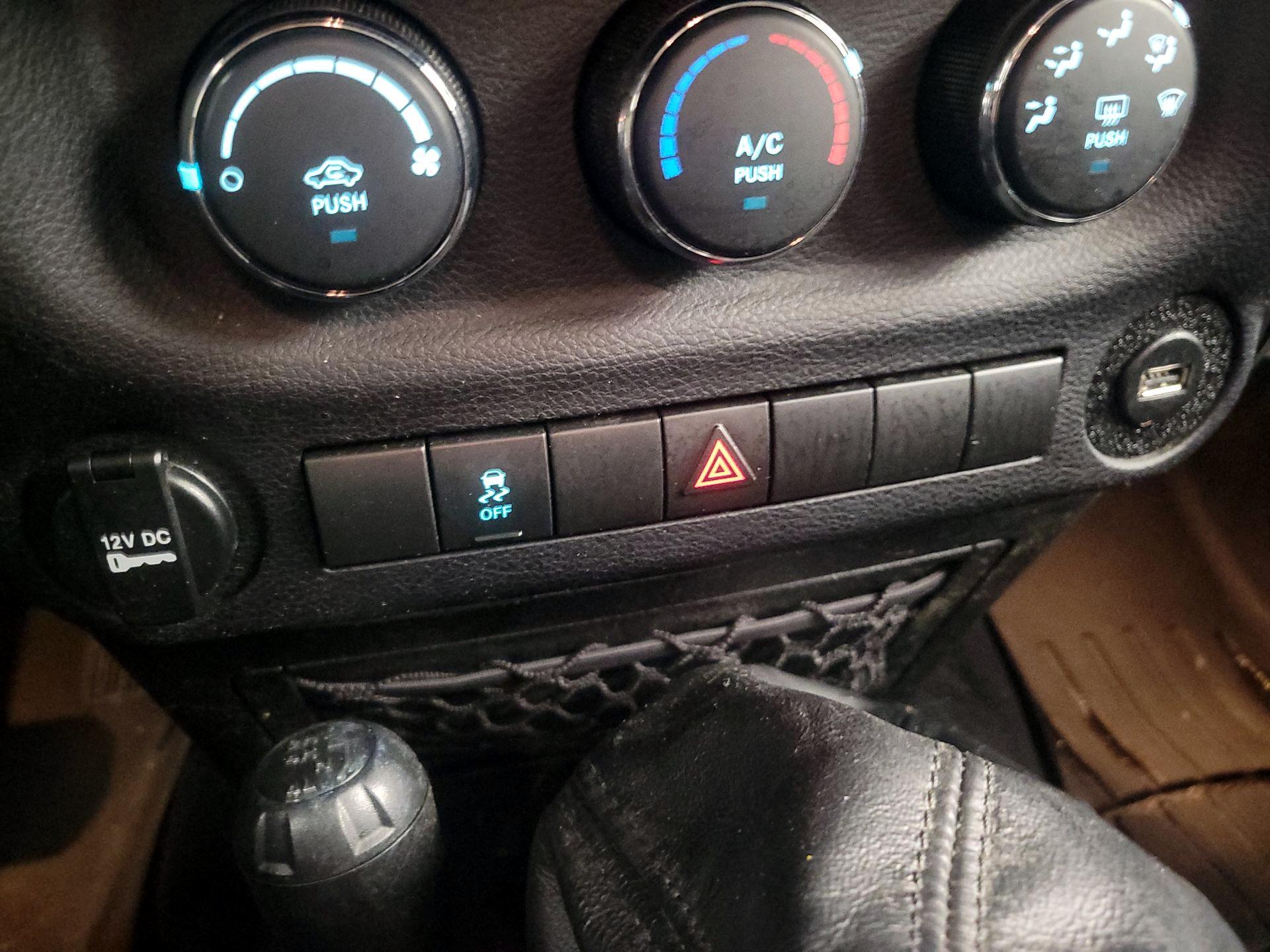 Thumbnail: 2017 Jeep Wrangler - 17