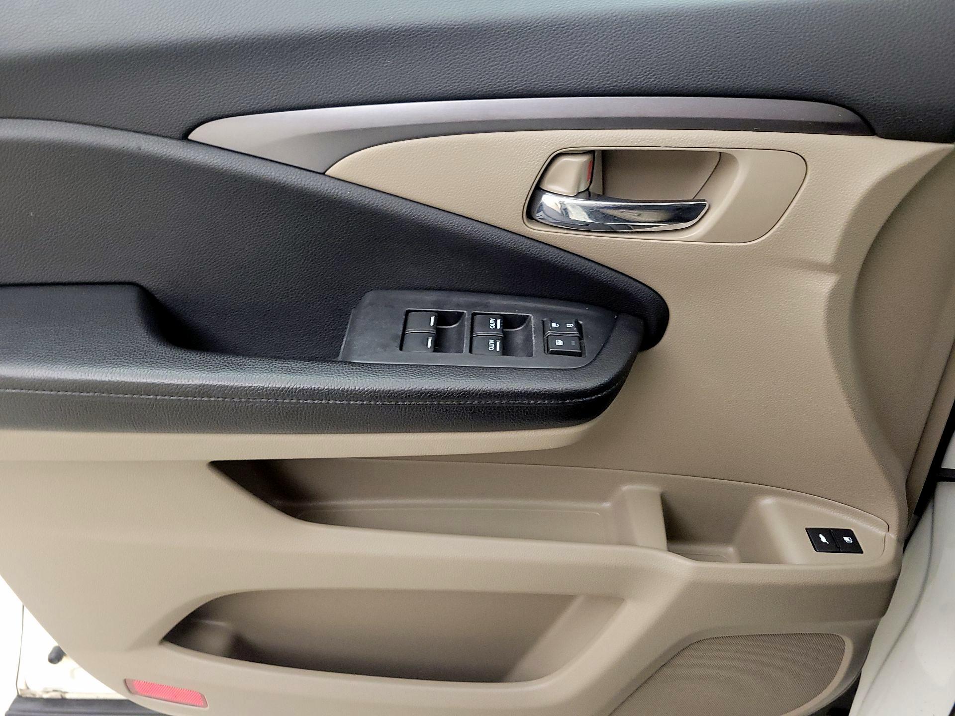 Thumbnail: 2016 Honda Pilot - 12