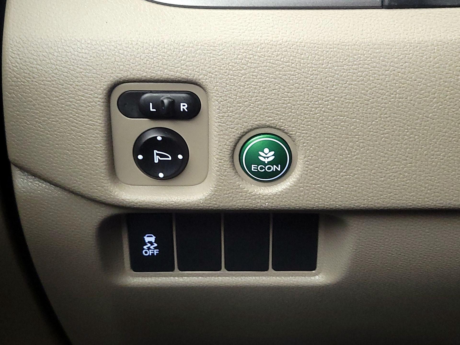 Thumbnail: 2016 Honda Pilot - 13