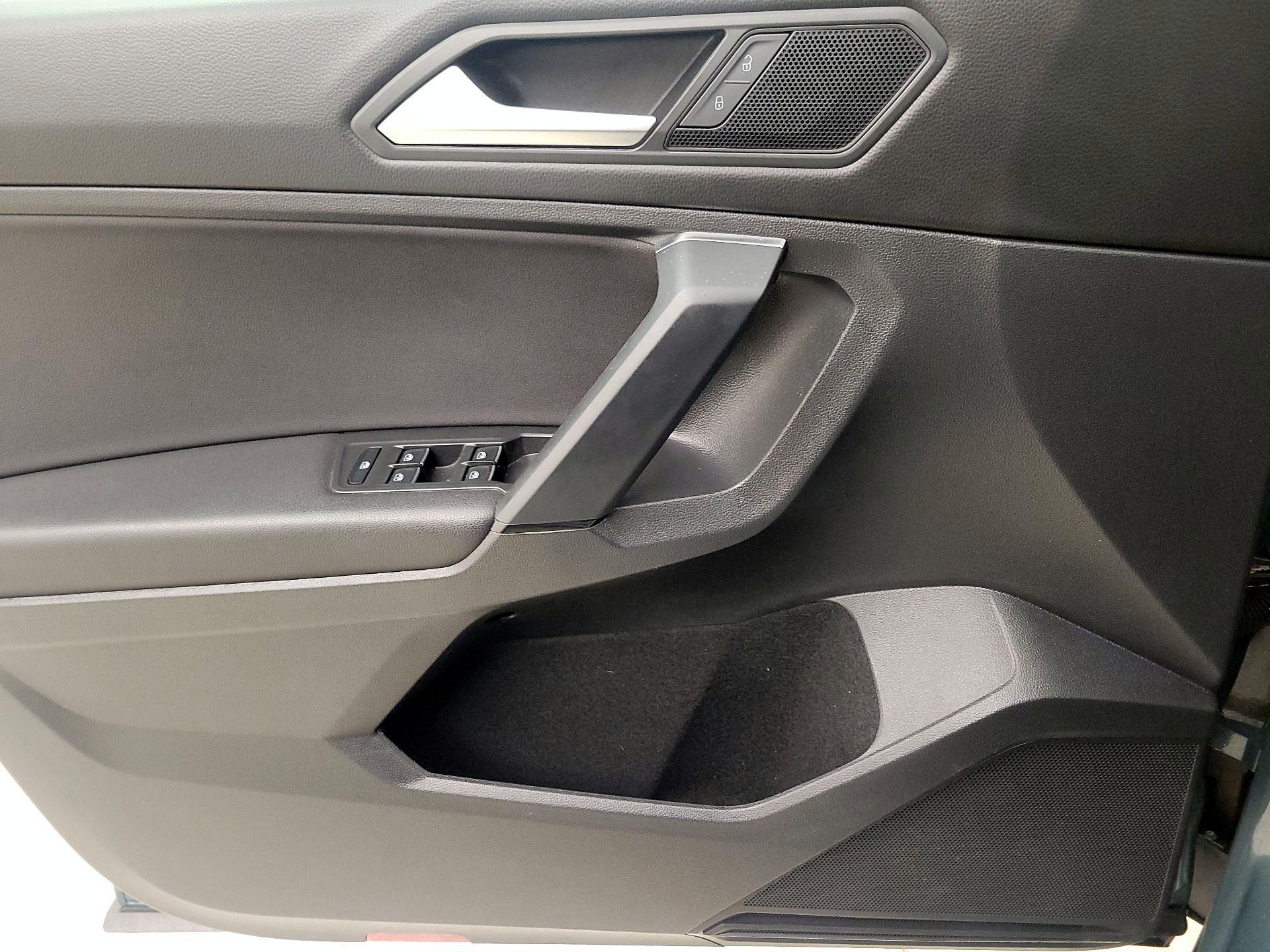 Thumbnail: 2019 Volkswagen Tiguan - 12