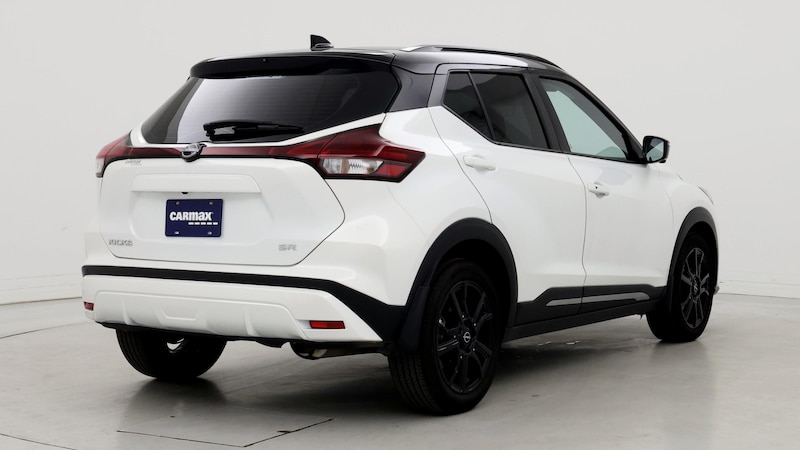 2023 Nissan Kicks SR 8