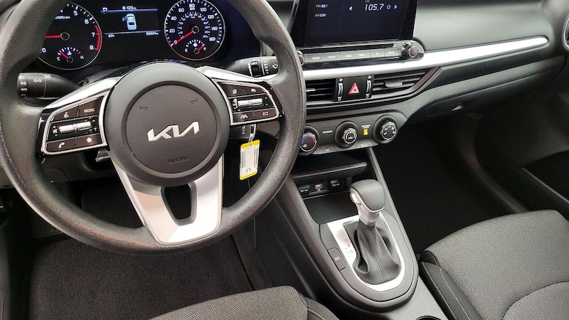 2022 Kia Forte FE 9