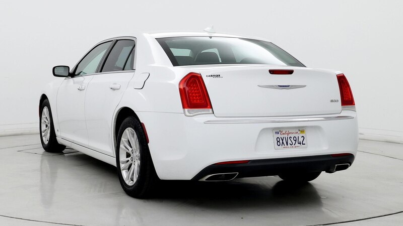 2019 Chrysler 300 Touring 2