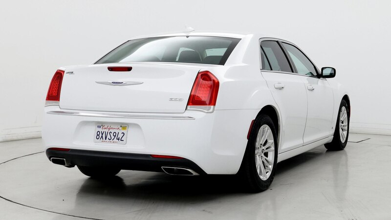 2019 Chrysler 300 Touring 8