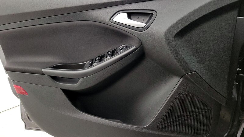 2014 Ford Focus SE 12